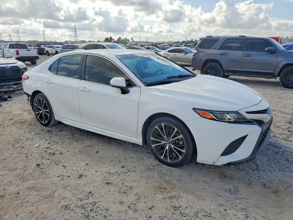 2019 TOYOTA CAMRY SE  