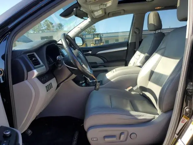 2019 TOYOTA HIGHLANDER SE  