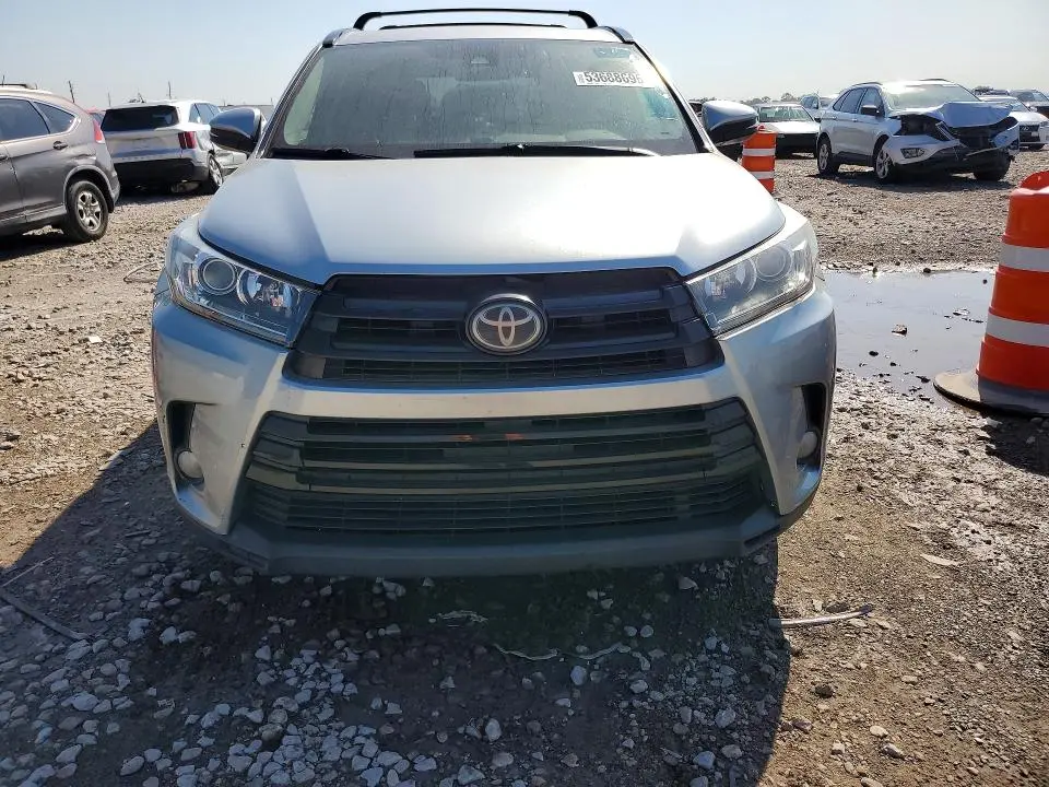 2017 TOYOTA HIGHLANDER SE  