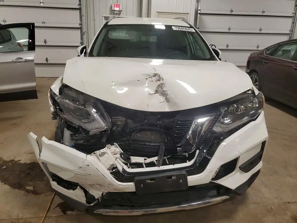 2017 NISSAN ROGUE SV  