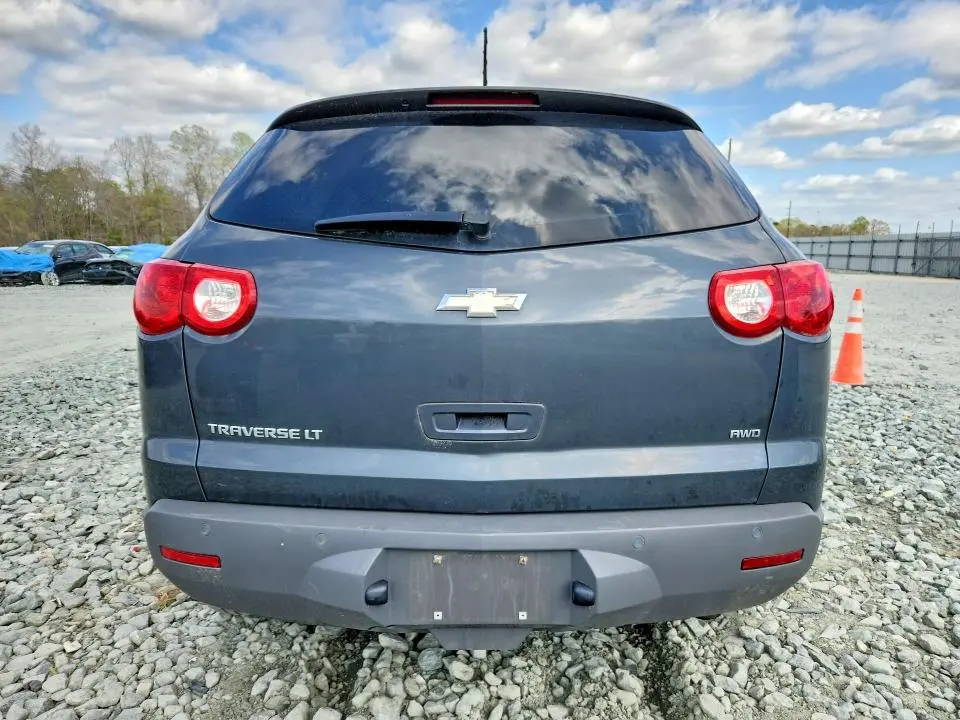 2011 CHEVROLET TRAVERSE LT  