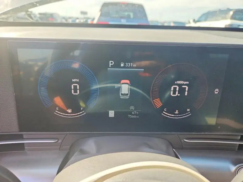 2025 HYUNDAI KONA SE  