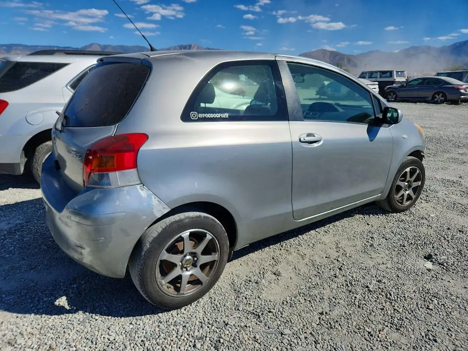 2010 TOYOTA YARIS BASE  