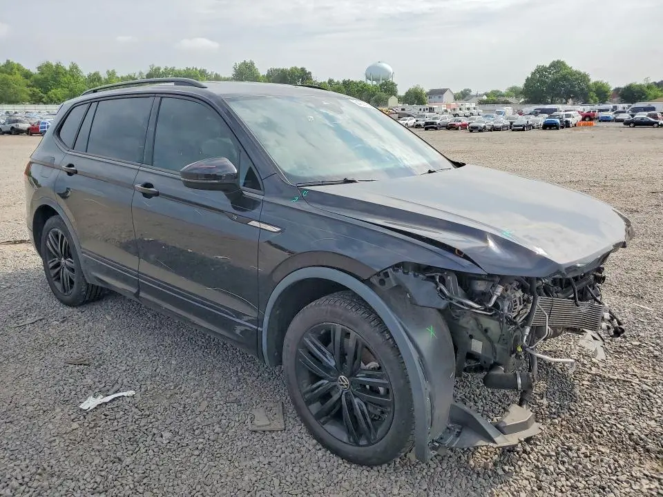 2022 VOLKSWAGEN TIGUAN SE R-LINE BLACK  