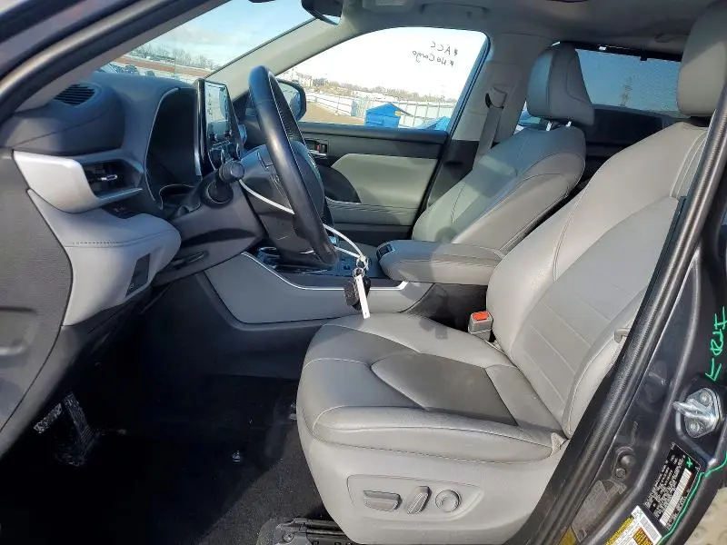 2020 TOYOTA HIGHLANDER XLE  