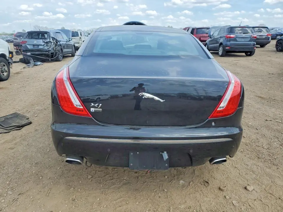 2011 JAGUAR XJ   