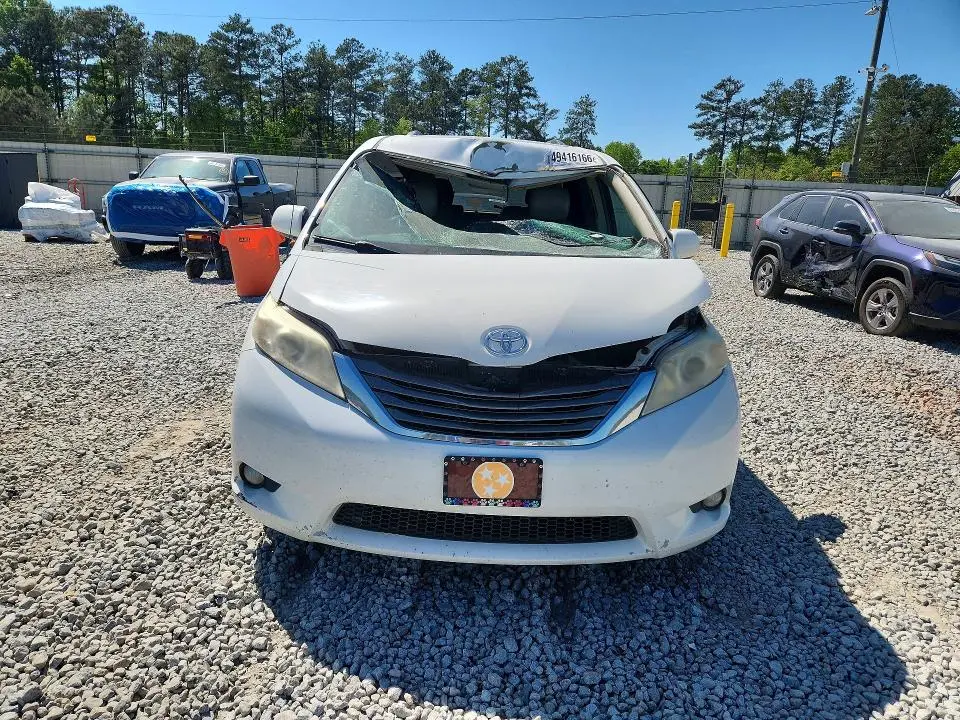 2013 TOYOTA SIENNA XLE 8-PASSENGER  