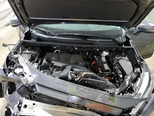 2025 TOYOTA RAV4 XLE  