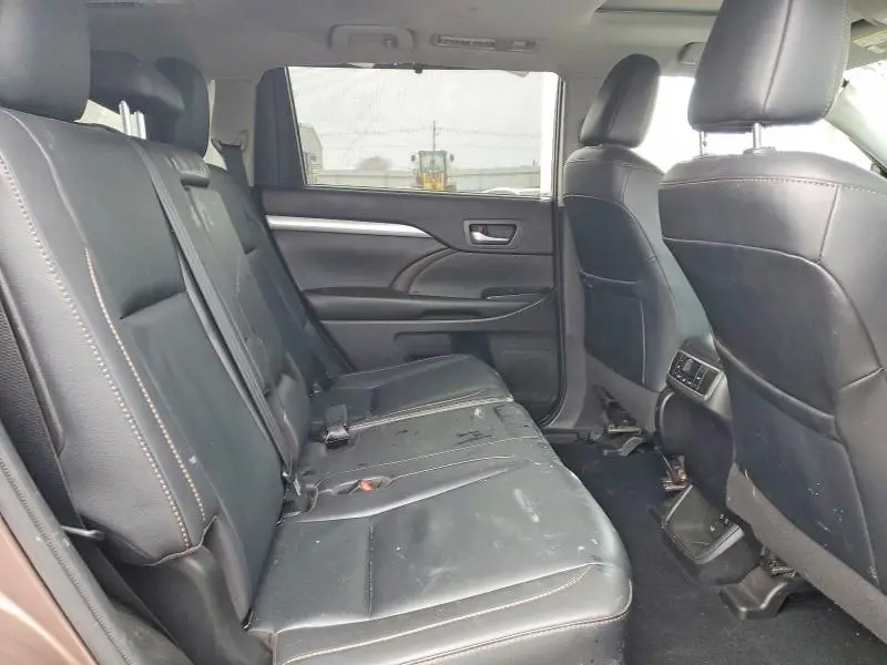 2019 TOYOTA HIGHLANDER XLE  