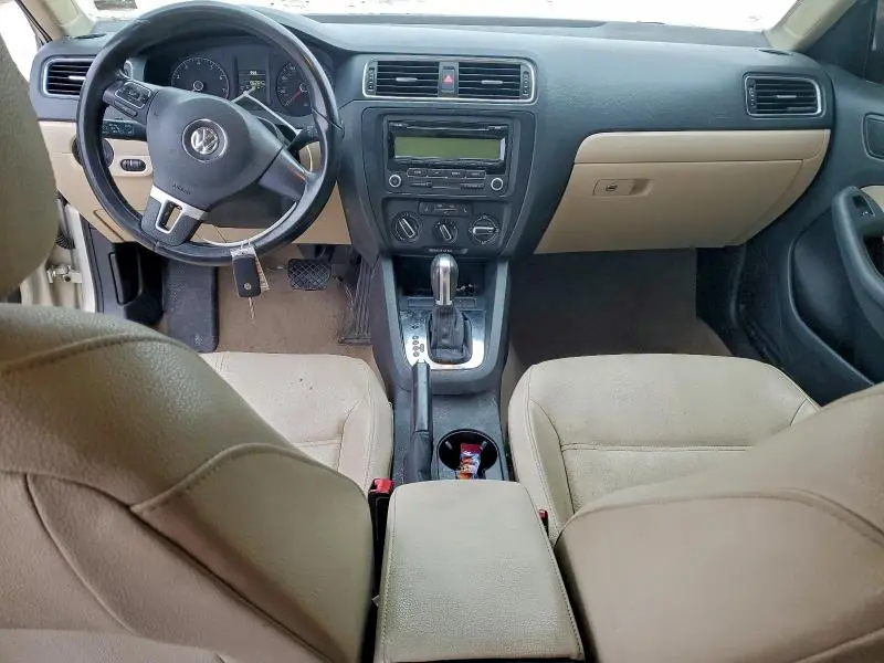 2011 VOLKSWAGEN JETTA SE  