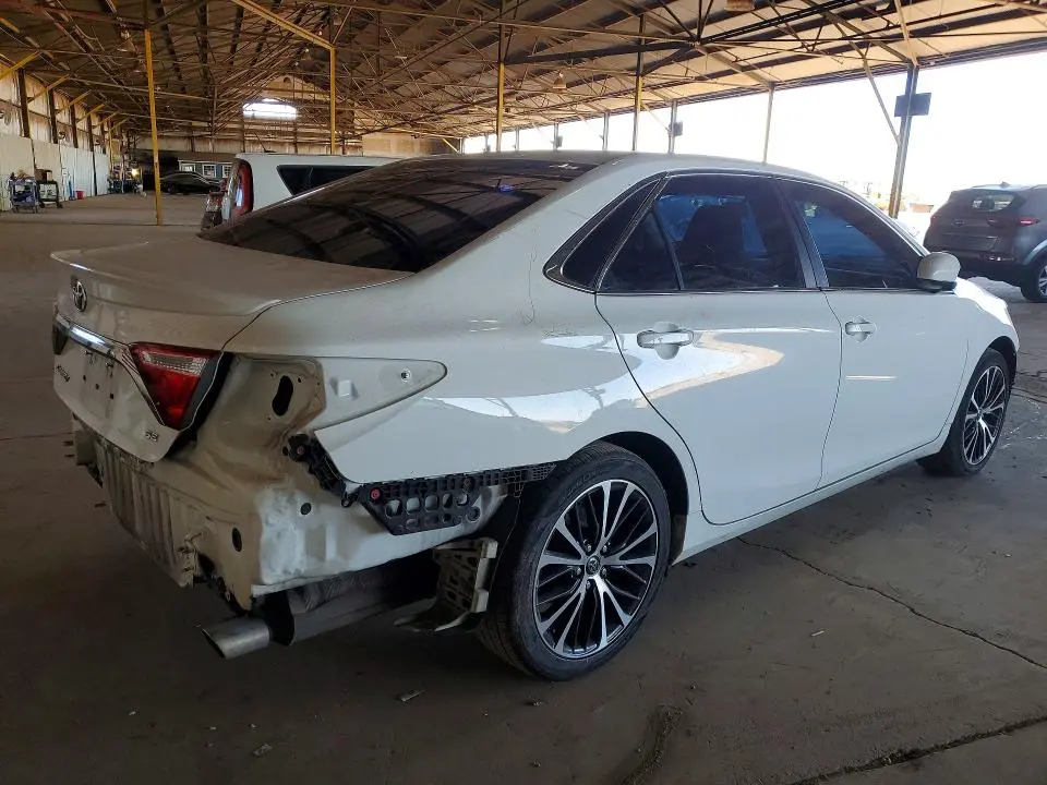2016 TOYOTA CAMRY SE  