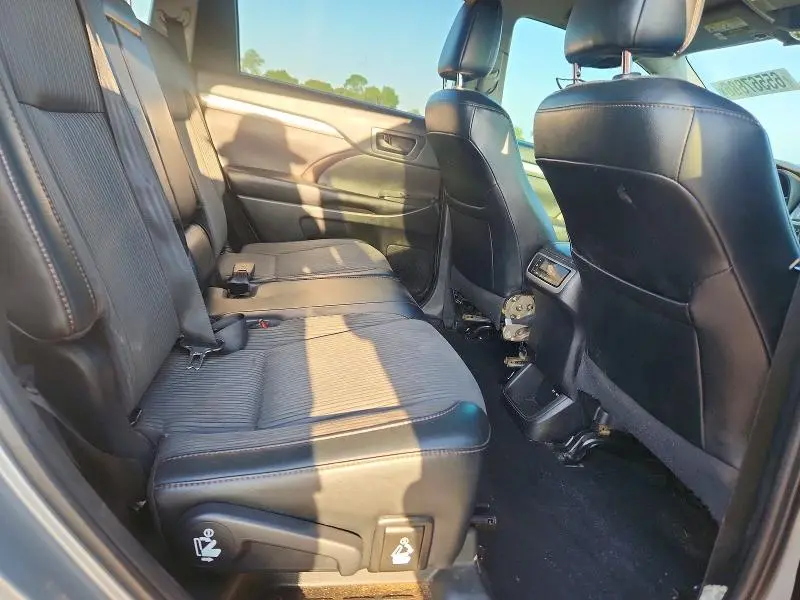 2019 TOYOTA HIGHLANDER LE PLUS  