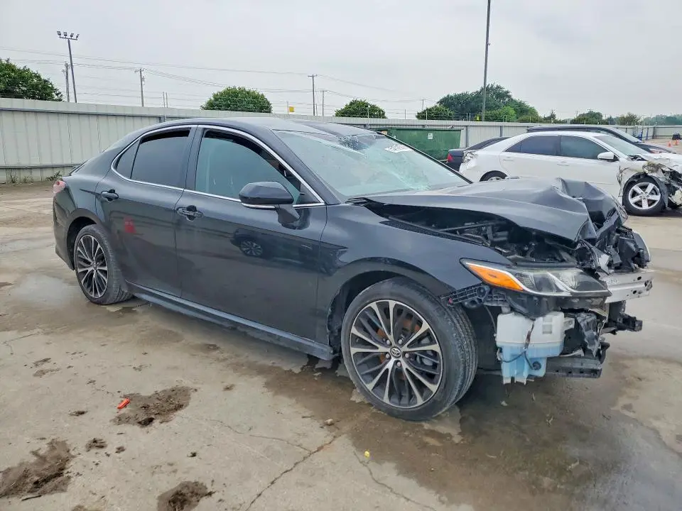 2018 TOYOTA CAMRY SE  