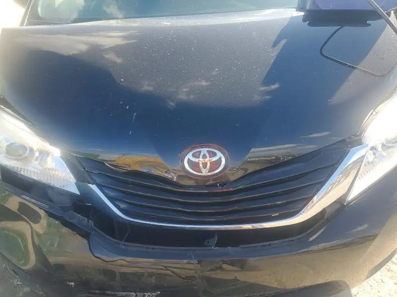 2015 TOYOTA SIENNA LE  