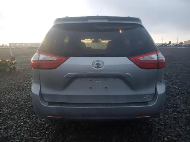 2018 TOYOTA SIENNA LE  