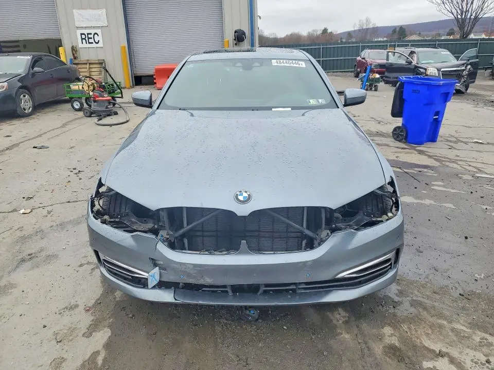 2019 BMW 530XE   