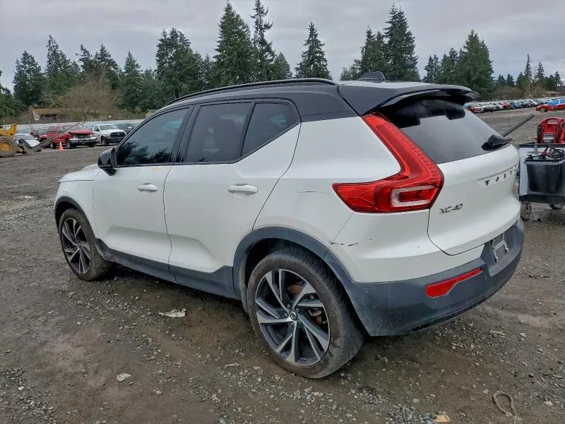 2021 VOLVO XC40 T5 R-DESIGN  