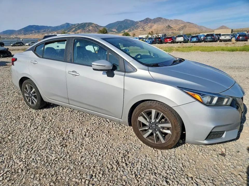 2021 NISSAN VERSA SV  