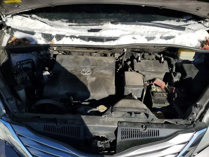 2015 TOYOTA SIENNA XLE  