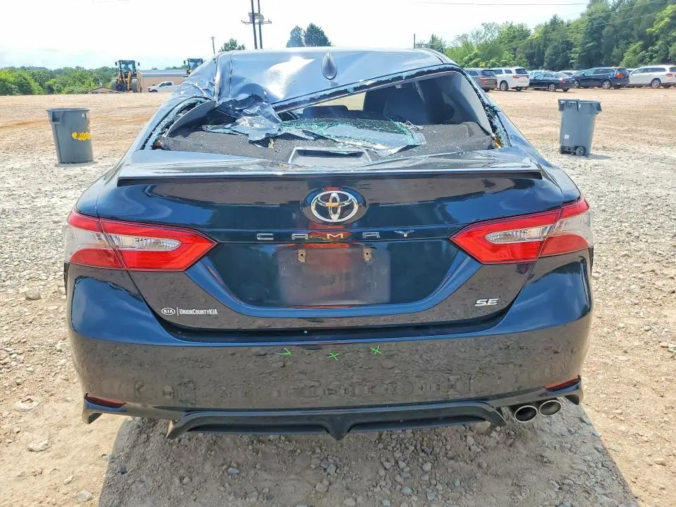 2018 TOYOTA CAMRY SE  