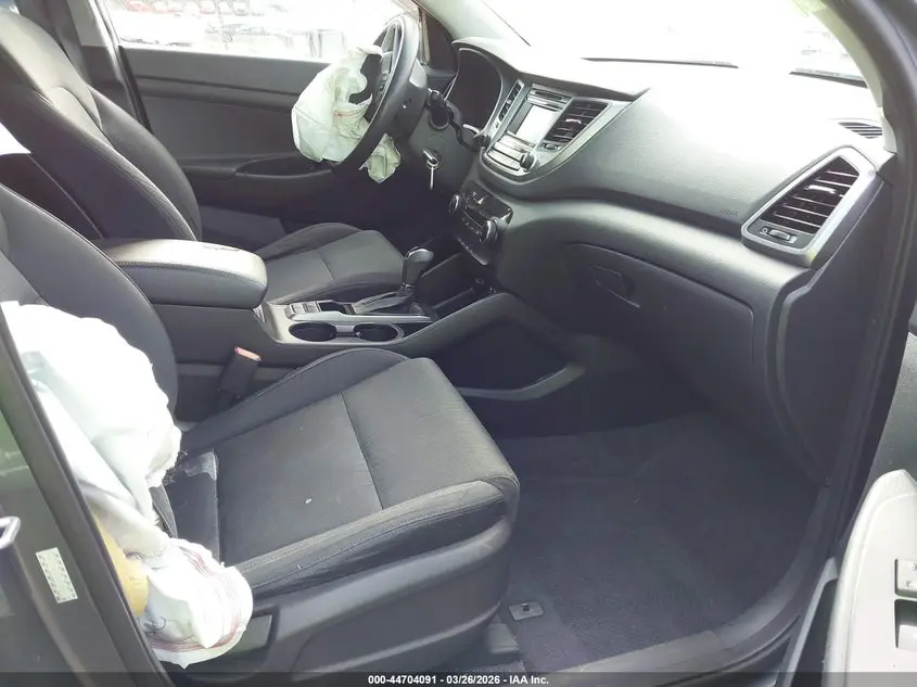 2016 HYUNDAI TUCSON SE