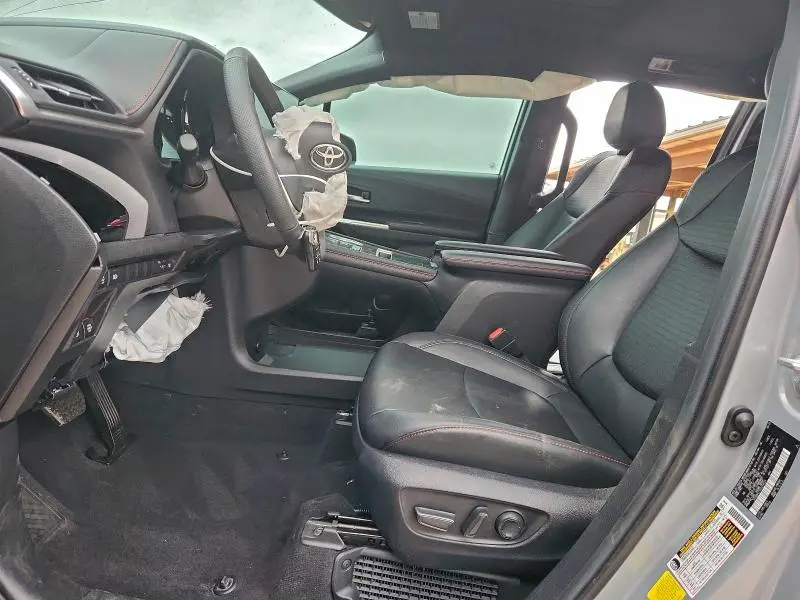 2025 TOYOTA SIENNA XSE  