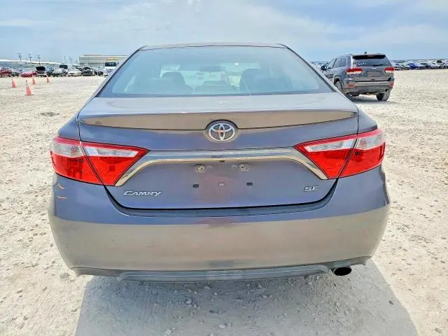 2016 TOYOTA CAMRY SE  