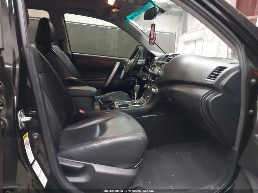 2013 TOYOTA HIGHLANDER SE V6