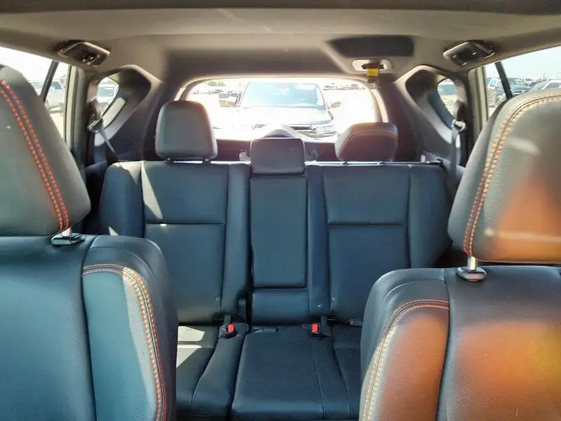 2018 TOYOTA RAV4 SE  