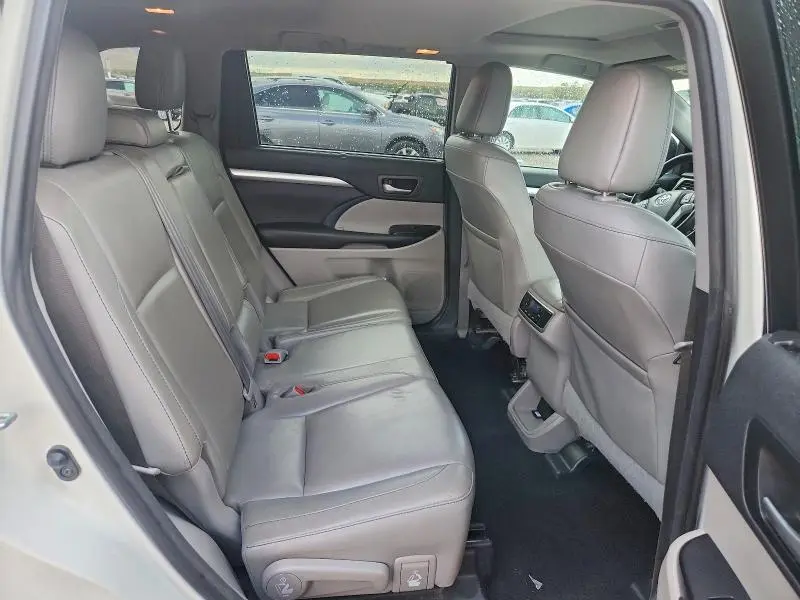 2016 TOYOTA HIGHLANDER XLE  
