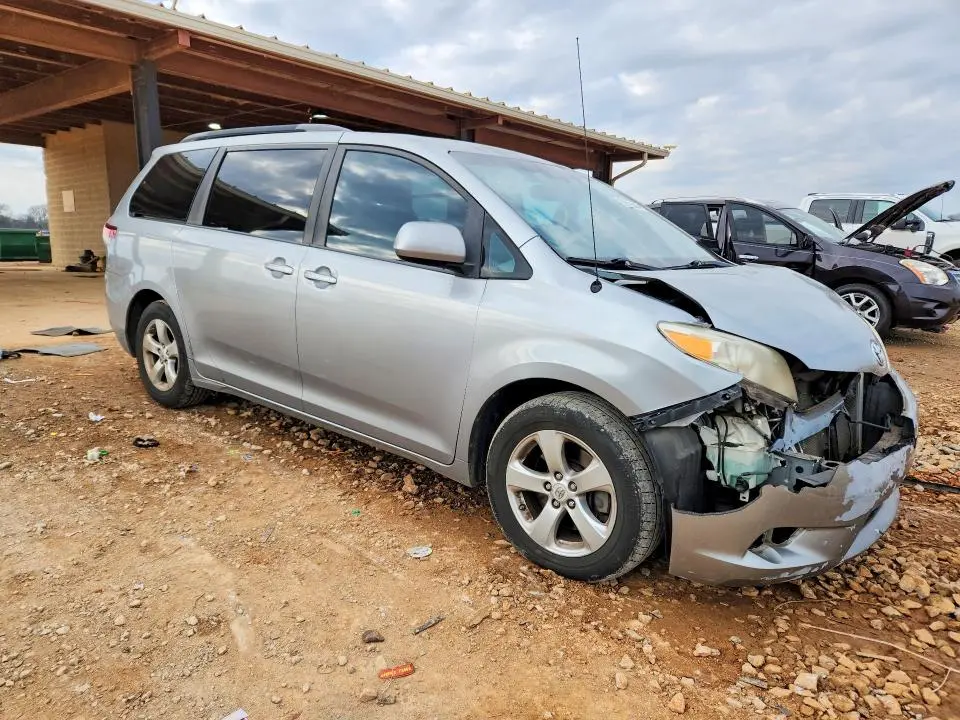 2011 TOYOTA SIENNA LE  