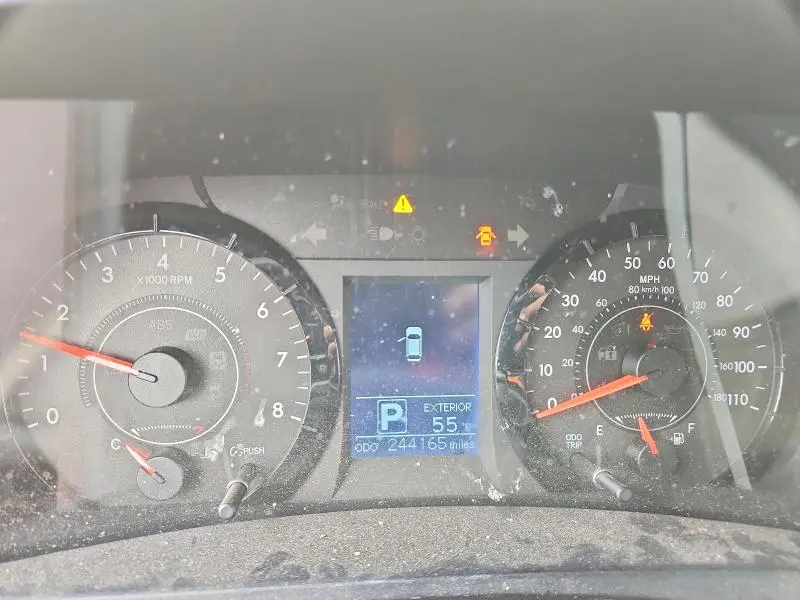 2015 TOYOTA SIENNA LE  