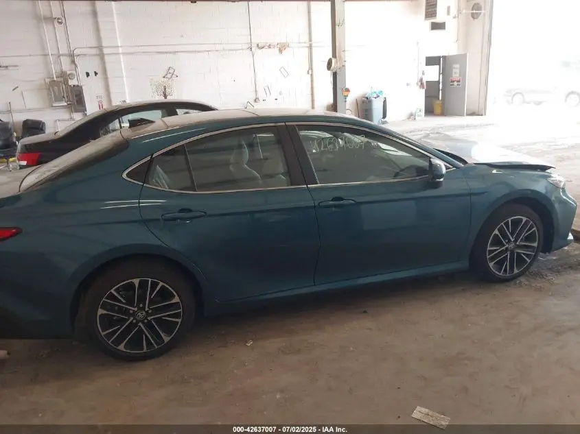 2025 TOYOTA CAMRY XLE