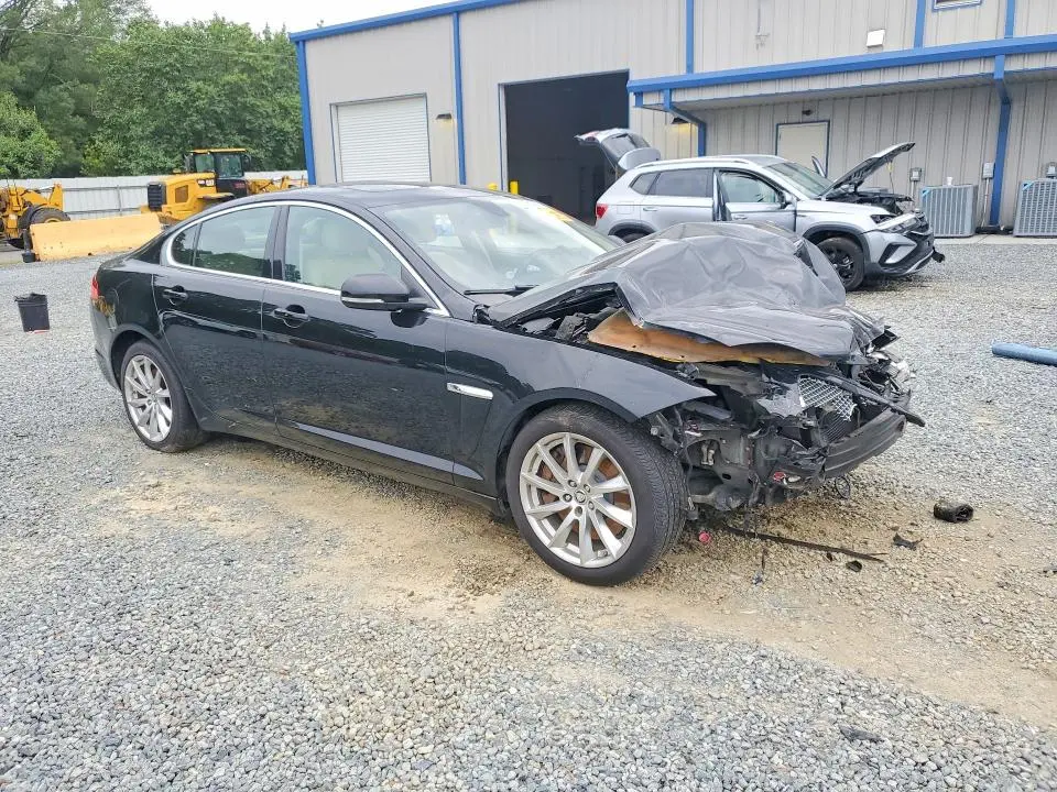 2013 JAGUAR XF   