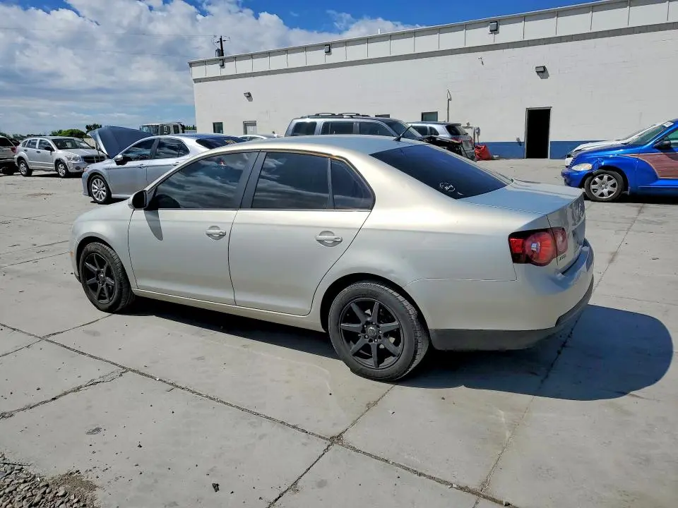 2010 VOLKSWAGEN JETTA S  