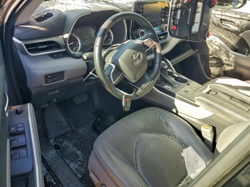 2022 TOYOTA HIGHLANDER XLE  