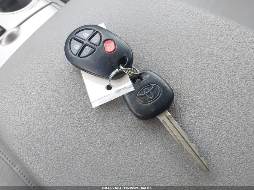 2013 TOYOTA HIGHLANDER SE V6