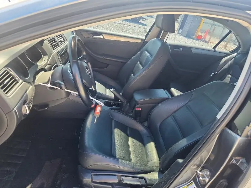 2017 VOLKSWAGEN JETTA SE  