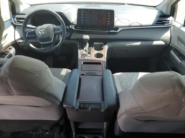 2021 TOYOTA SIENNA LE  