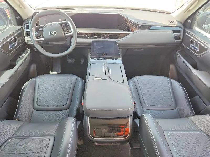 2025 INFINITI QX80 LUXE  