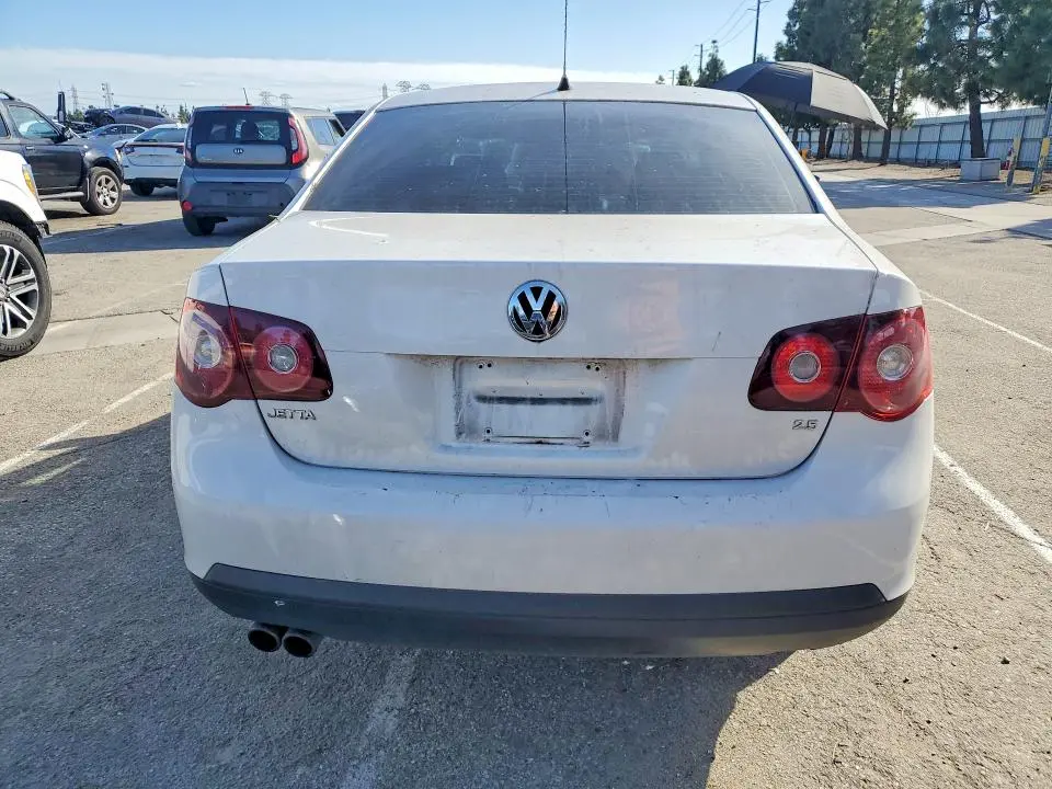 2010 VOLKSWAGEN JETTA S  