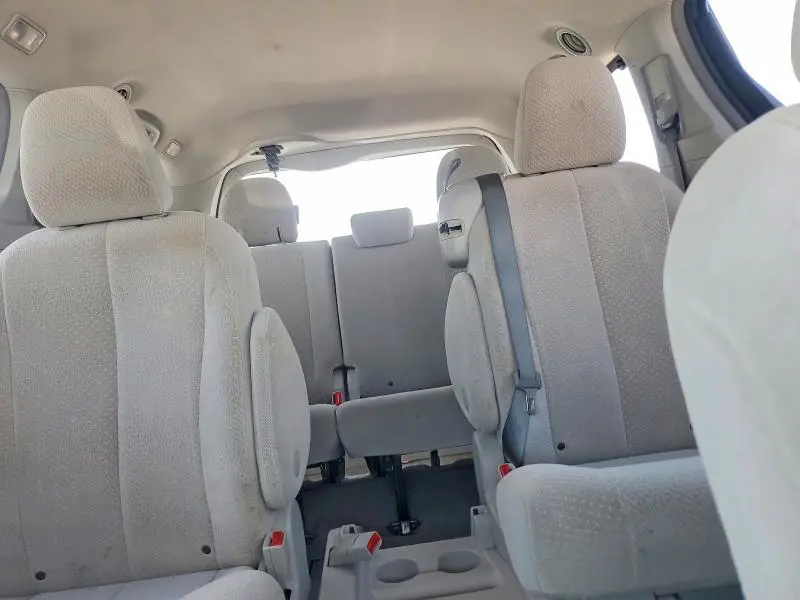 2014 TOYOTA SIENNA LE  
