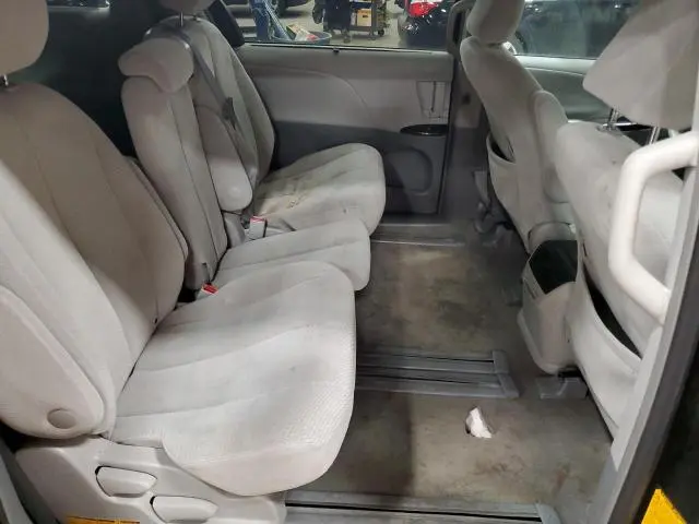 2013 TOYOTA SIENNA LE  