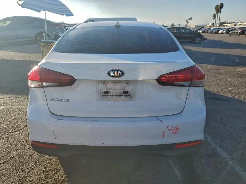 2017 KIA FORTE LX  