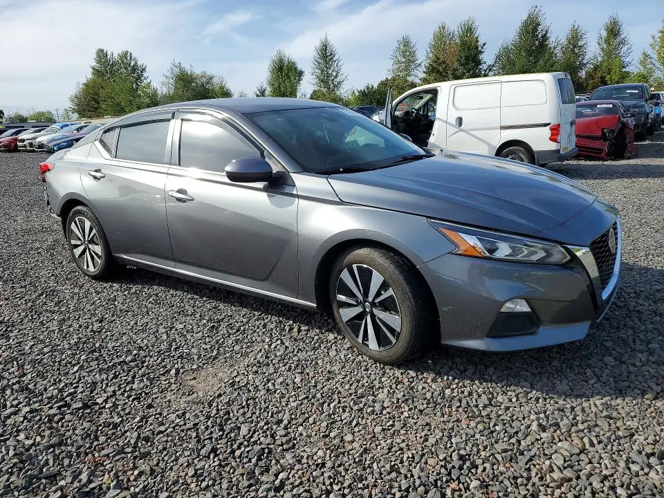 2022 NISSAN ALTIMA SV  