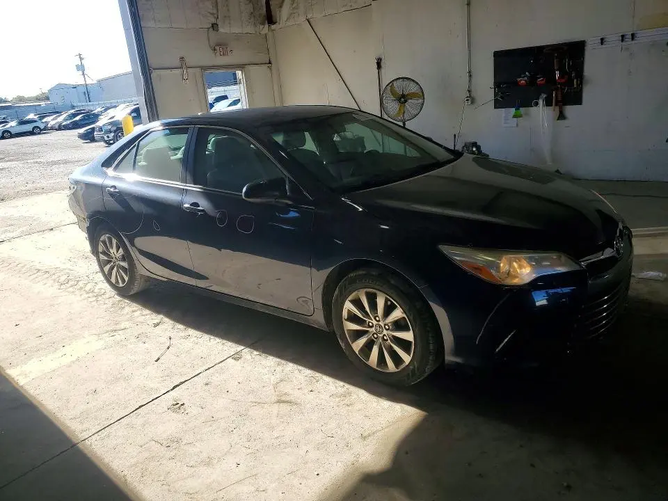 2015 TOYOTA CAMRY XLE  