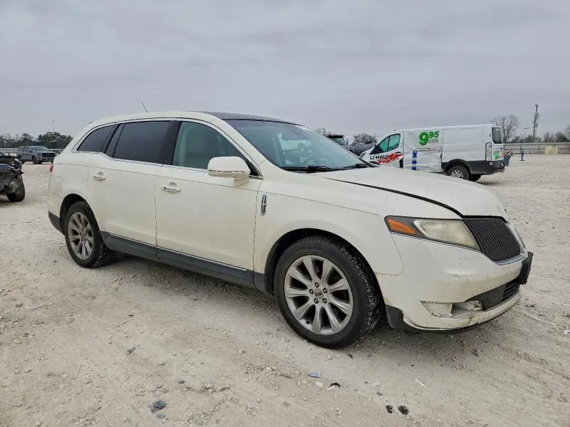 2013 LINCOLN MKT   