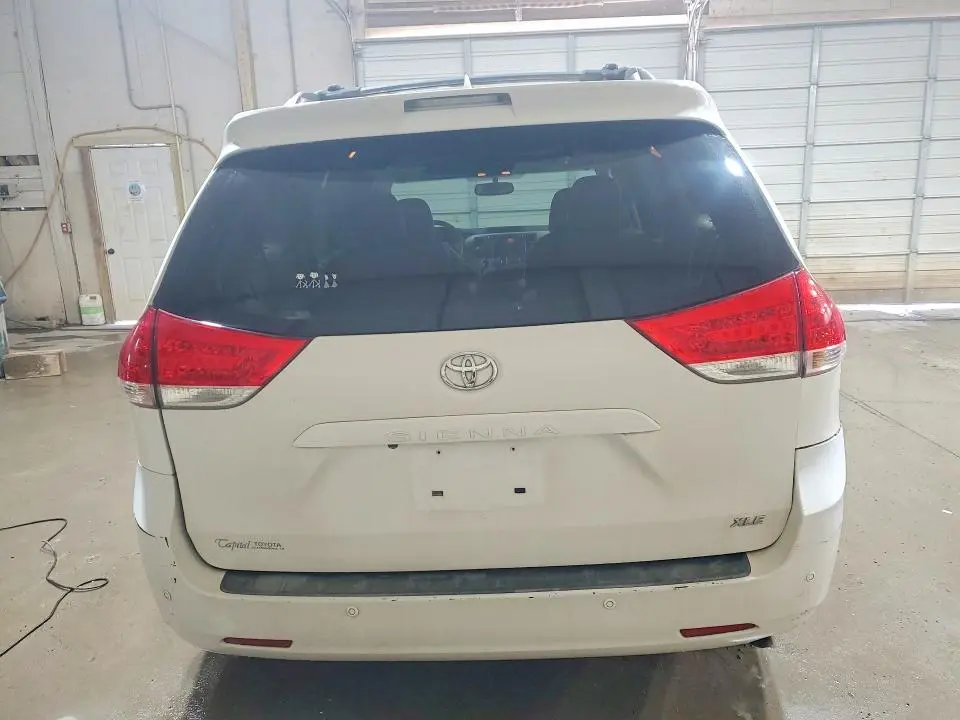2011 TOYOTA SIENNA XLE 8-PASSENGER  