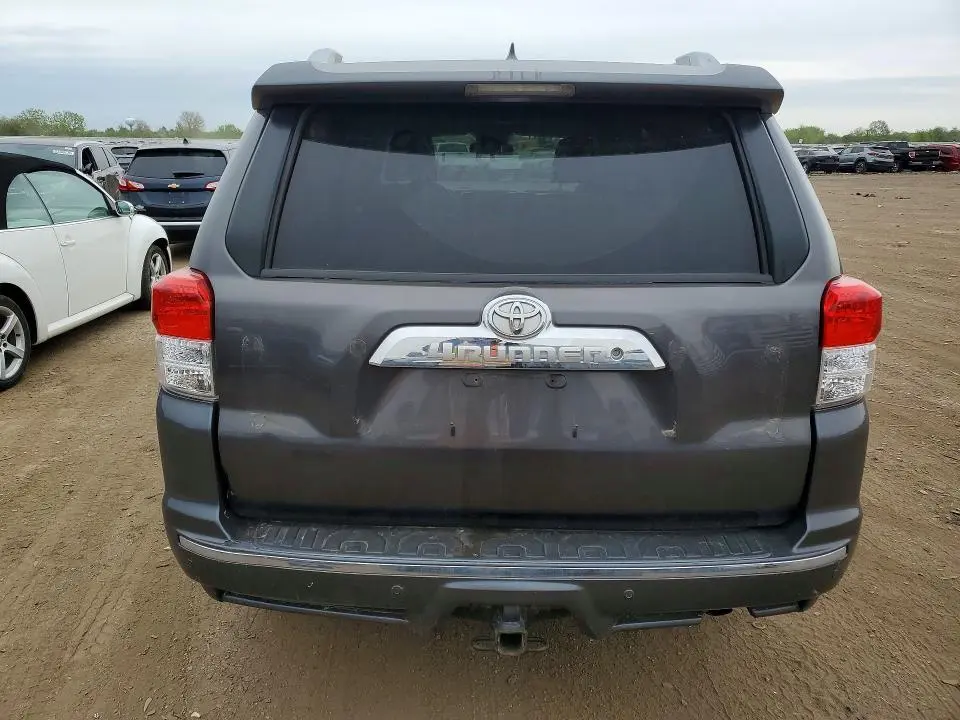 2010 TOYOTA 4RUNNER SR5  