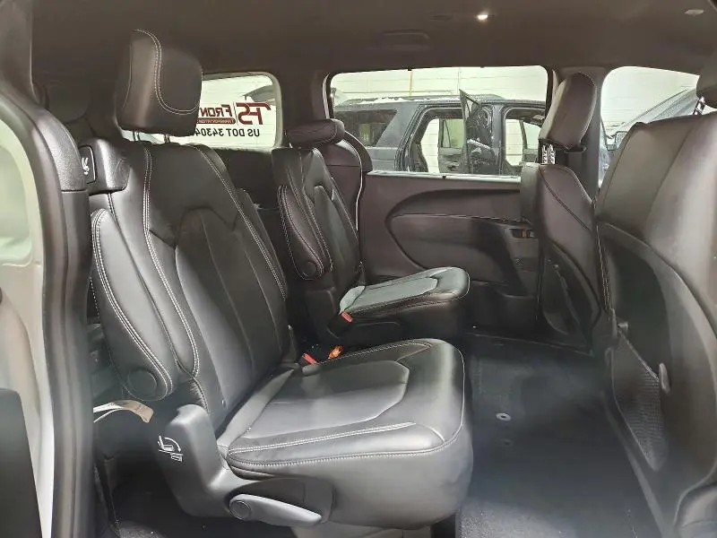 2025 CHRYSLER VOYAGER LX  